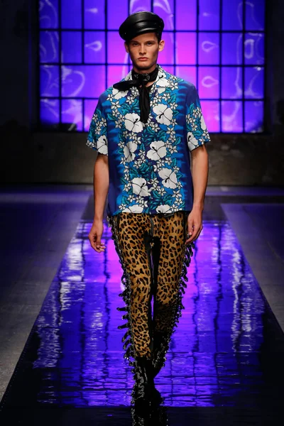 Look 1